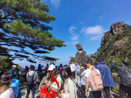 科學管理與暖心服務并重，三清山景區客流有序涌動展新貌